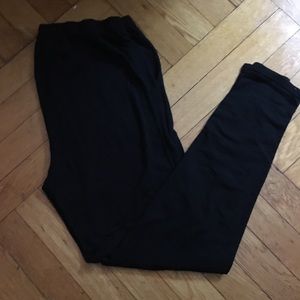 Black tights/leggings/thermal under pants